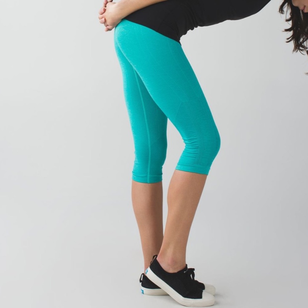 Lululemon In The Flow Crop II Heathered Cosmic Teal Size 4 Athleisure Active